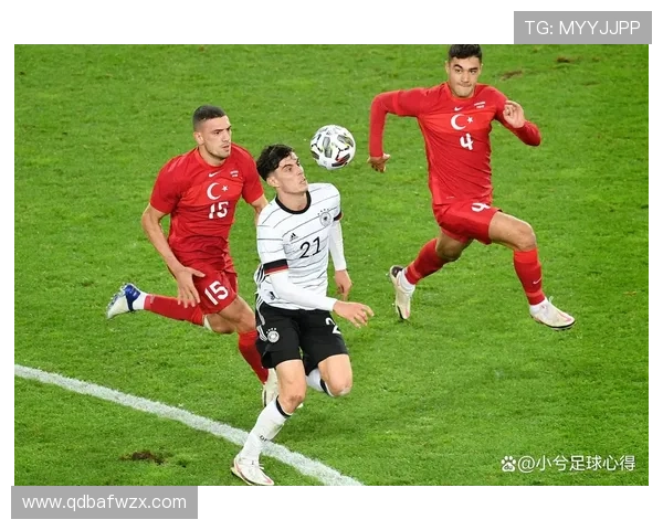 足球明星在赛场上瞬间蹲地的动人瞬间展现他们的坚韧与激情